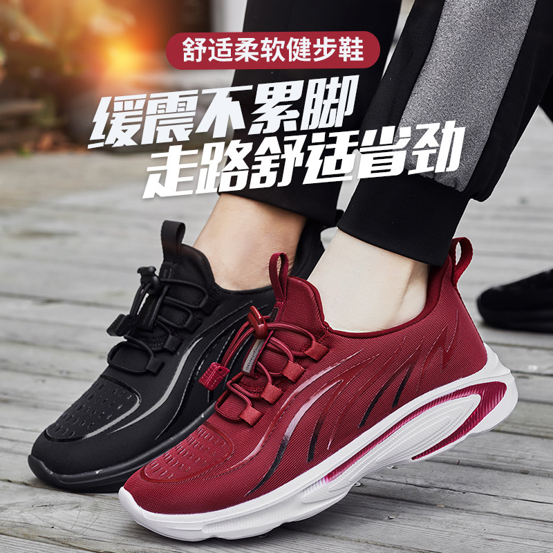 In spring and summer, the old man's mother's mother's shoes are all black.