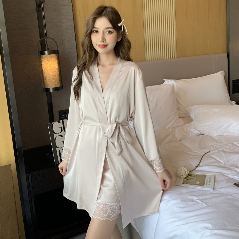 Mùa hè năm nay, những món đồ chơi kiểu Pháp thô tục.