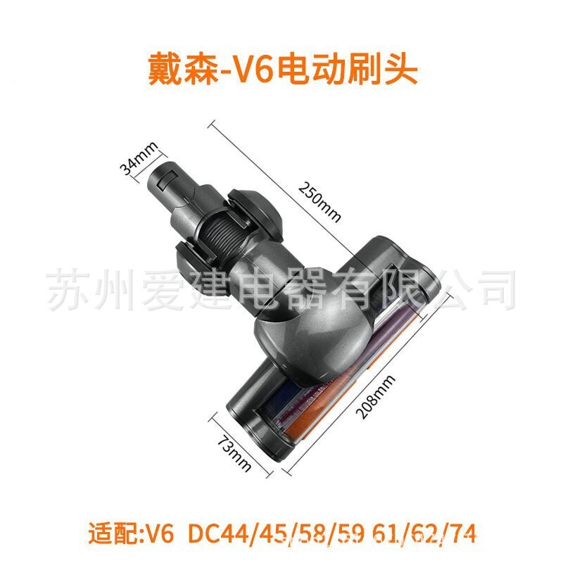 Dùng máy hút bụi Dyson V6DC35 để chải đầu bạn trong máy hút bụi không dây.