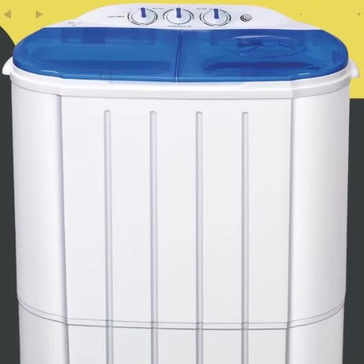 Một máy giặt nhỏ 4 kilgram 4 lỗ trong một máy.