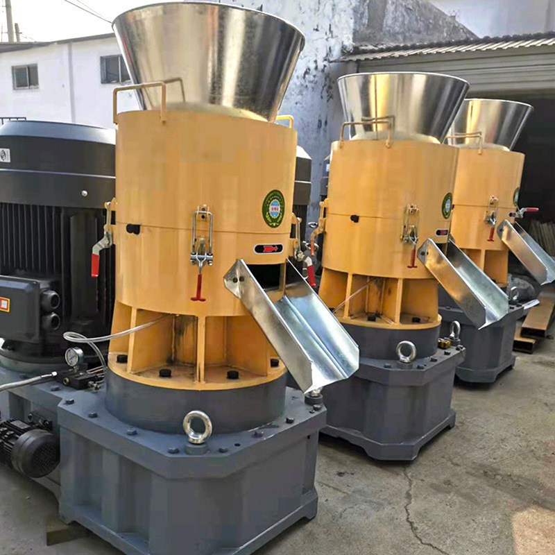 The small- and medium-sized wood-crumb granules plant has multiple water lines and a mix of biomass particles.