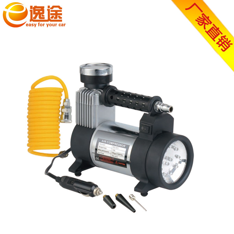 Một chiếc xe chở một máy bơm hơi nước, một dây nịt piston, một cái lốp xe hơi, một chiếc xe 12V xách tay.