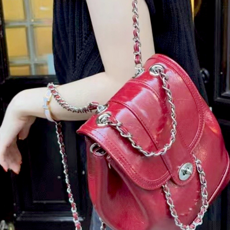 The factory customizes a two-capable two-shoulder-packed chain-backed fragrance student double-shoulder bag.