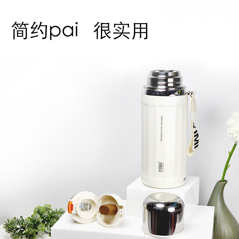 Những khẩu pháo thép không rỉ mới của YIM uống ly nước với những ly nước ngoài có chứa nước cho các bé trai và bé gái.