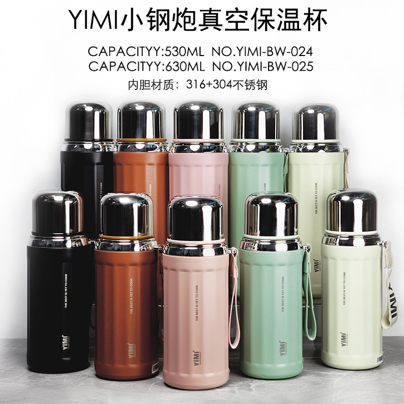 Những khẩu pháo thép không rỉ mới của YIM uống ly nước với những ly nước ngoài có chứa nước cho các bé trai và bé gái.