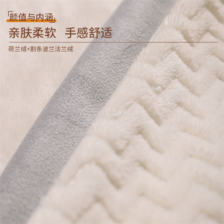 Con chó cưng thích thú cưng nhẹ nhàng thoải mái cùng nhau.