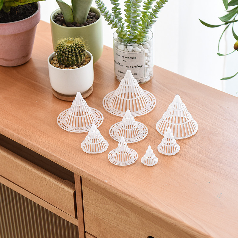 Một rò rỉ trong ống của các lớp thạch cao bằng nhựa đường nhựa được trồng trong lưới đệm bạch kim