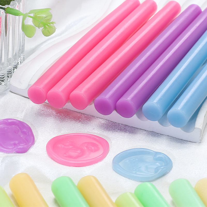 Những thanh sáp sơn huỳnh quang ánh sáng ban đêm mới, nhãn sơn có ánh sáng bán trong suốt đóng dấu ngược lại.