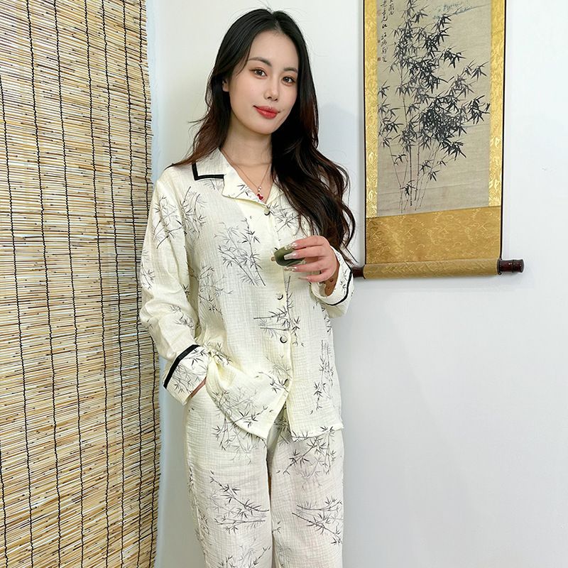 Mùa xuân và mùa hè ở Lazada, băng vệ sinh với một bộ đồ đẹp và thoải mái cho một cô gái.