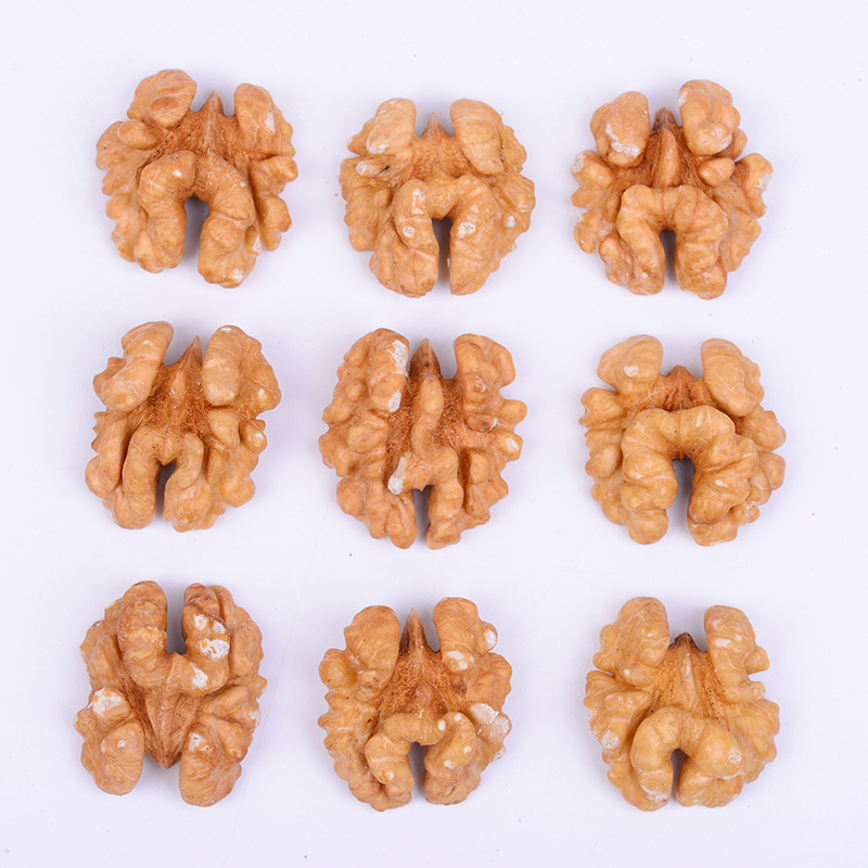 Yunnan's new walnut walnuts are dry and baked.