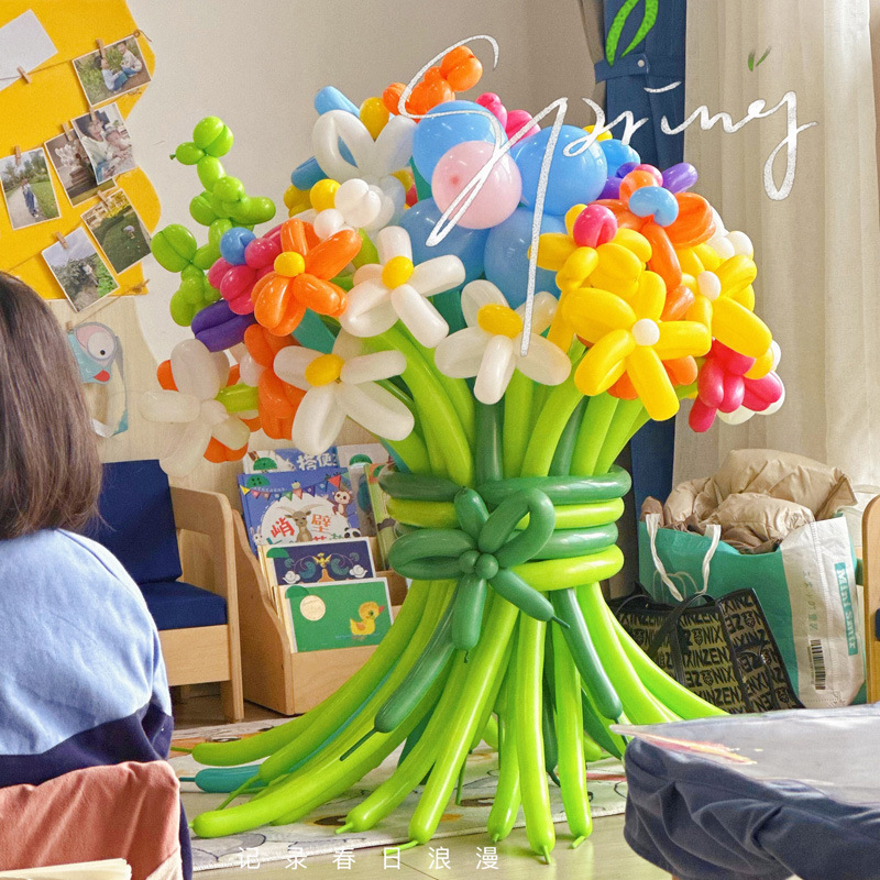 Web-based red-ins rose-forming balloon flowers with decorative diy materials for the birthday scene