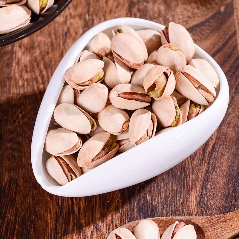 Pistols of pistols in bulk, made on demand of a large nut pistachio with no white natural openings.