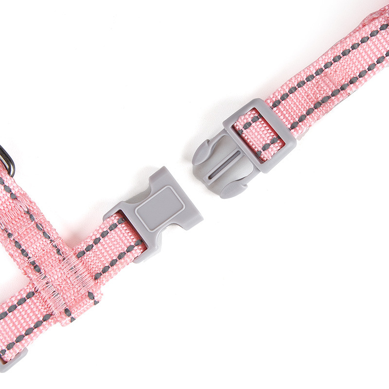 A new Amazon pet tow rope reflecting a pneumatic respiration of a vest on the back of the chest.