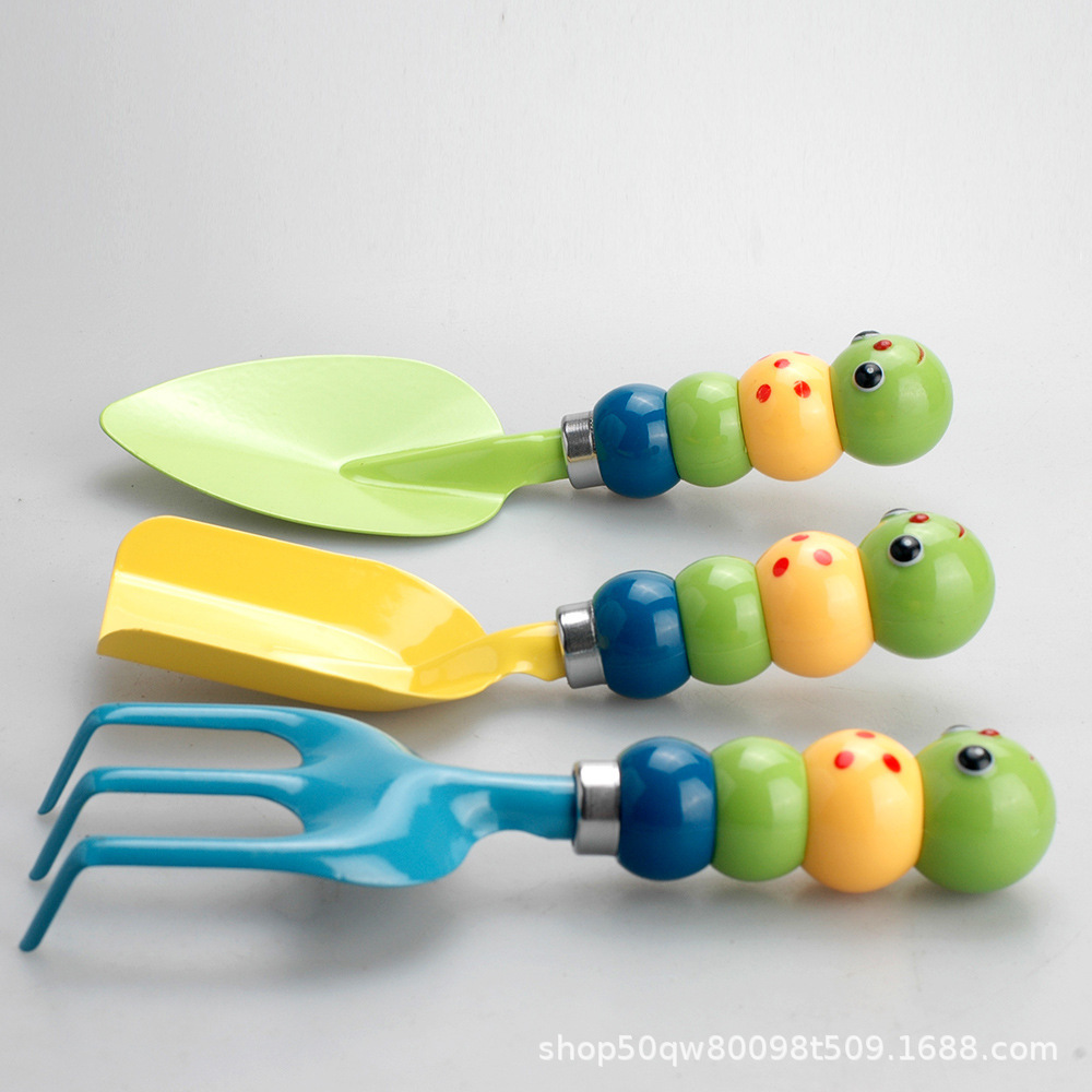 Ba bộ vườn mini-save cho trẻ em với các công cụ làm vườn sâu bọ