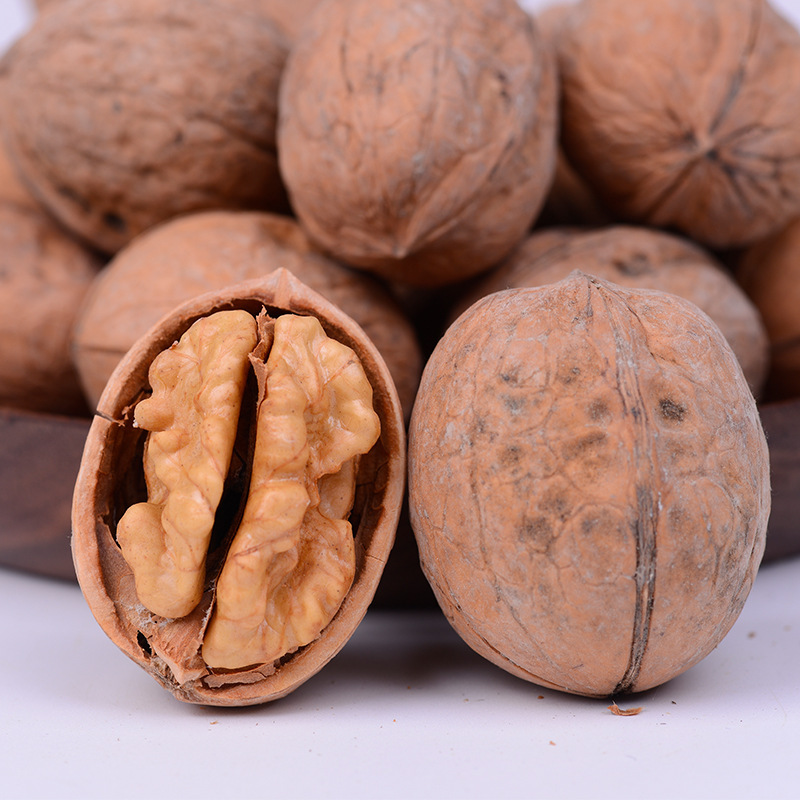 The Xinjiang walnut-recreational snack factory directly supplies thin walnut nuts to customize paper walnuts.