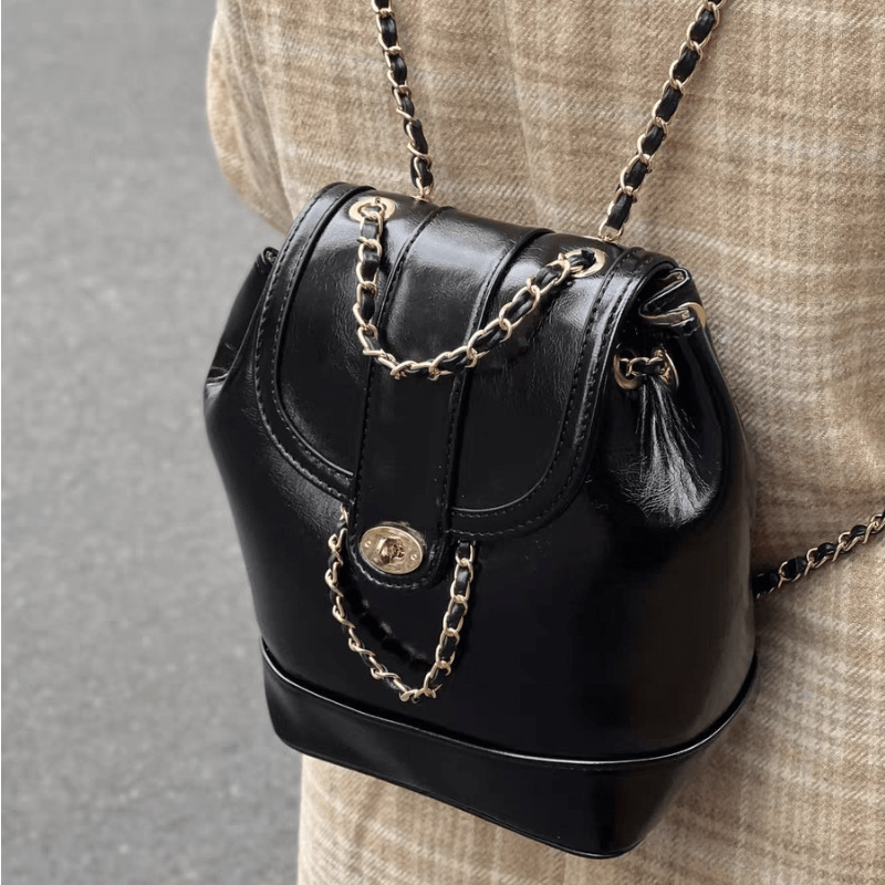 The factory customizes a two-capable two-shoulder-packed chain-backed fragrance student double-shoulder bag.