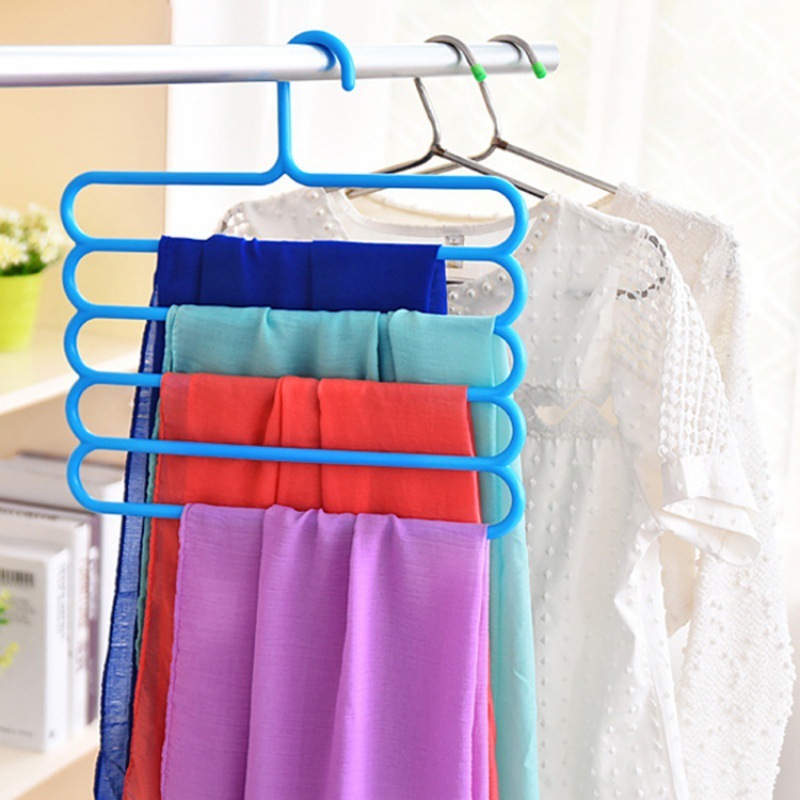 Family skating, multi-purpose closet, five-story, scarf, scarf tie.