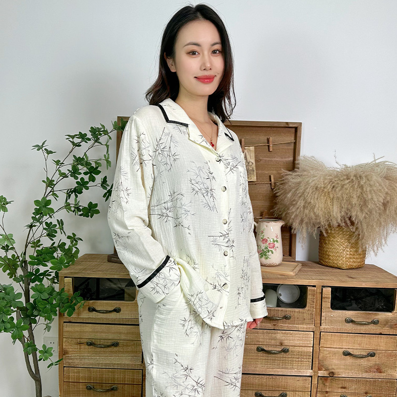 Mùa xuân và mùa hè ở Lazada, băng vệ sinh với một bộ đồ đẹp và thoải mái cho một cô gái.