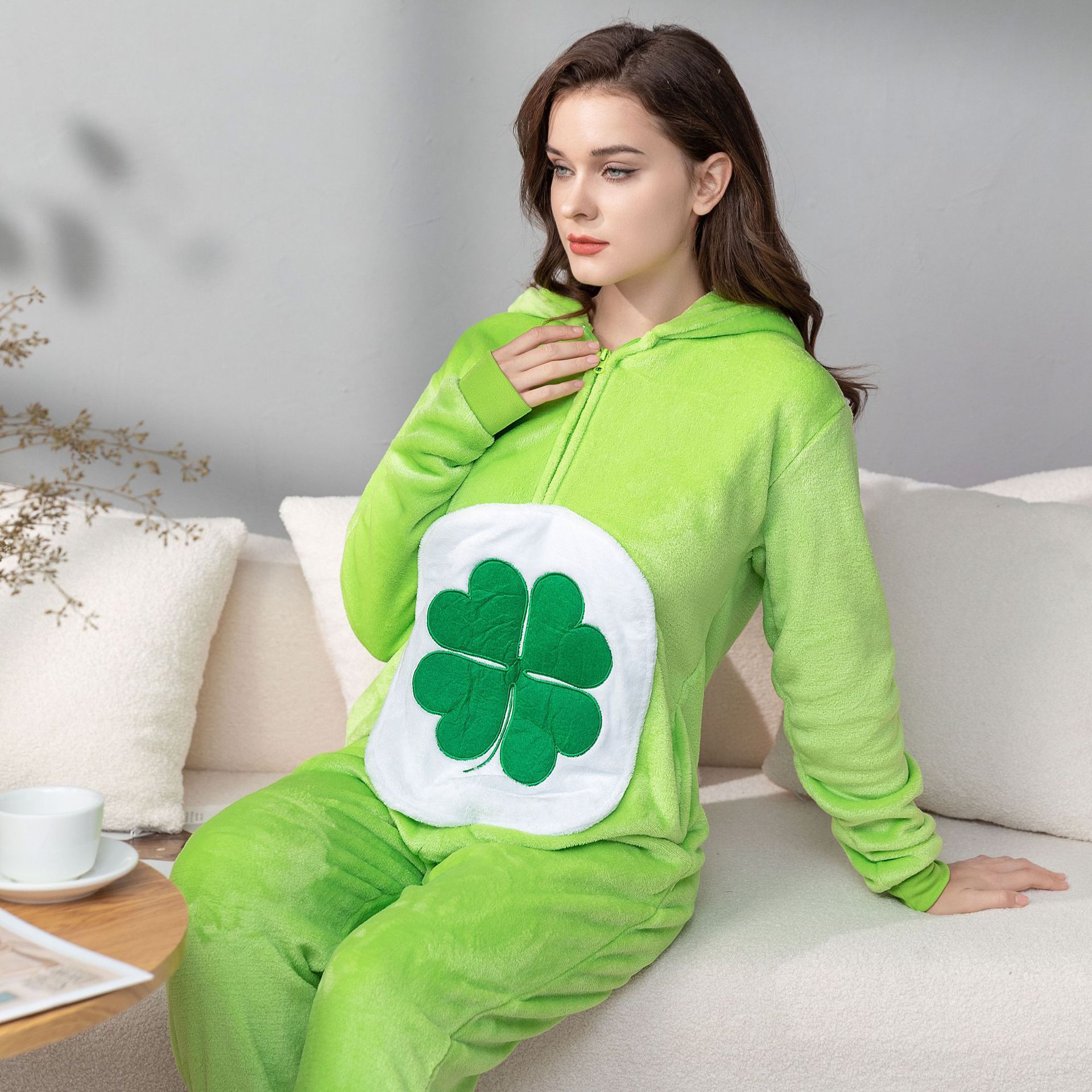 Theo thứ tự quần áo của gia đình Yute Thung lũng Pháp Tun-Caton Pyjama, gấu nhỏ may mắn.