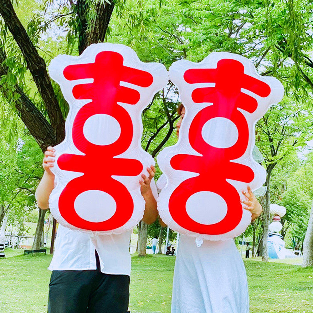 The red-coloured photo prop, the super-high-titted ballooner with the wedding room for the engagement party.