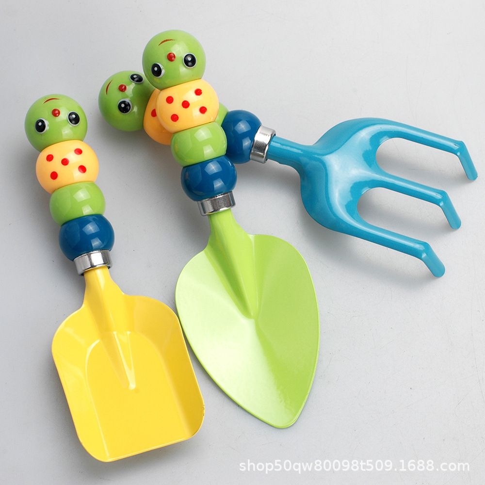 Ba bộ vườn mini-save cho trẻ em với các công cụ làm vườn sâu bọ
