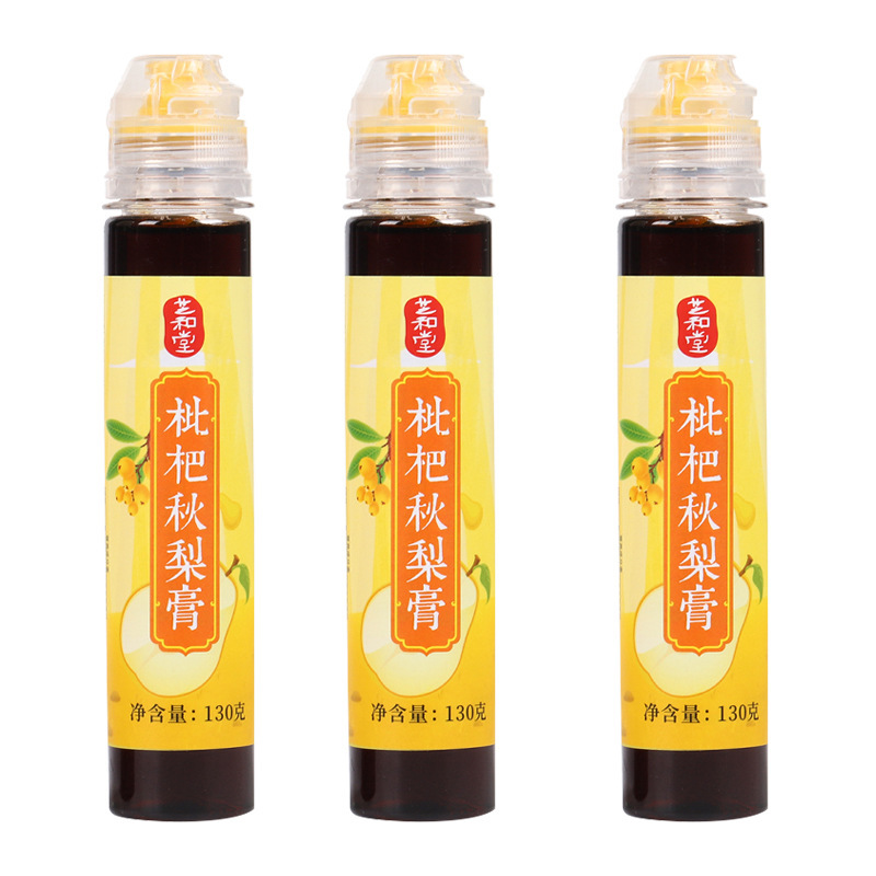 Tôi có một hộp quà của đứa bé với một lọ dầu thơm.
