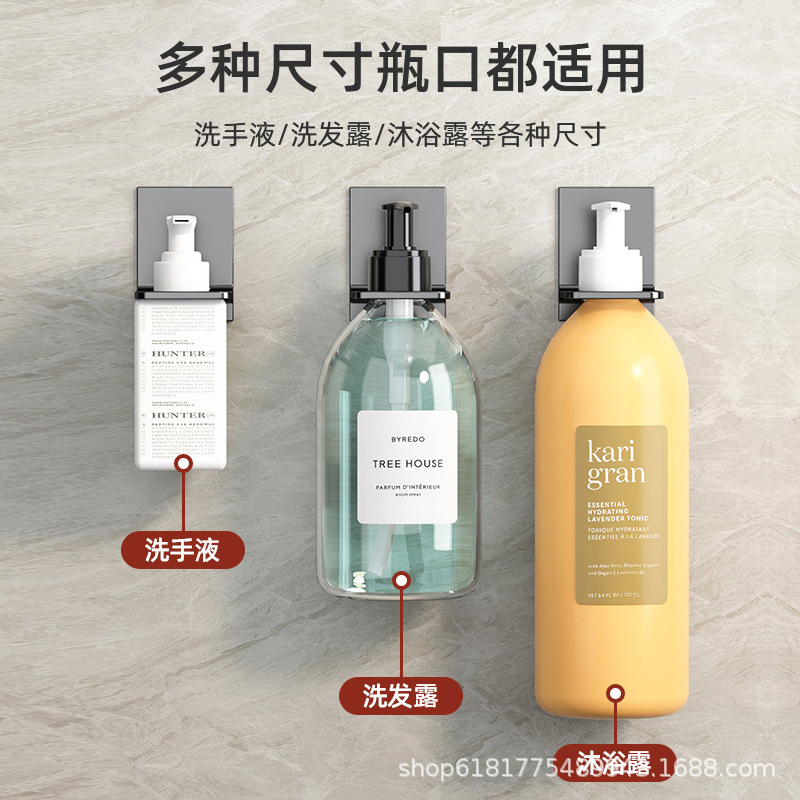 Phòng tắm có tường chống dầu gội với một nhà vệ sinh có tường được rửa và một ống rửa tay