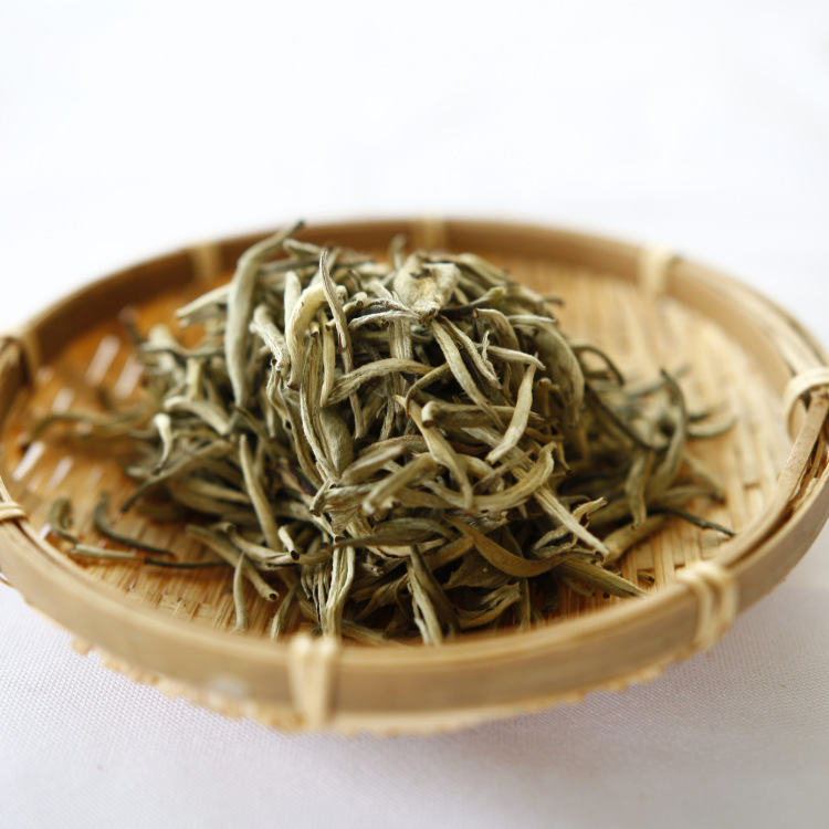 ♪ Cho trà trắng và kim bạc