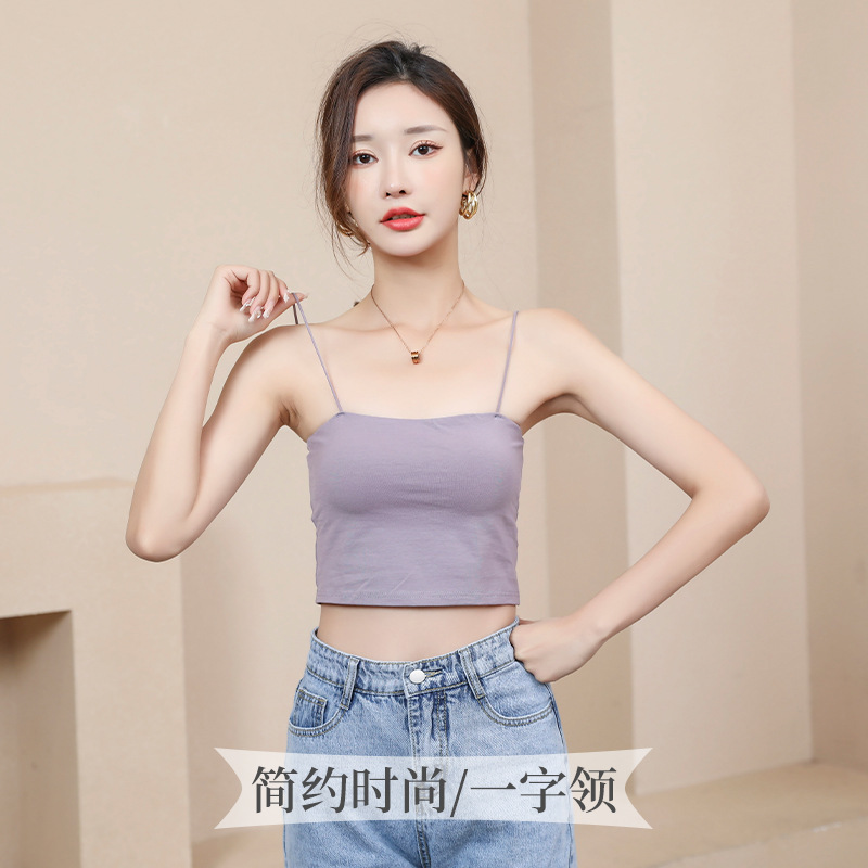 Cô 2023 có áo vest trên ngực có áo ngực.