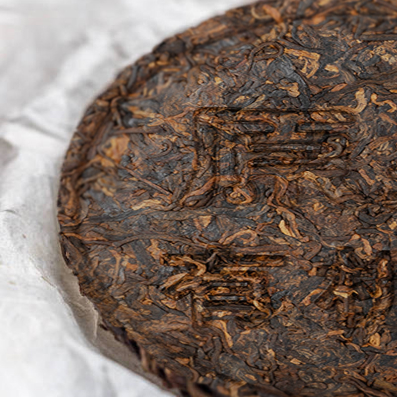 A gift from a family of 180 g-leaf teacakes.