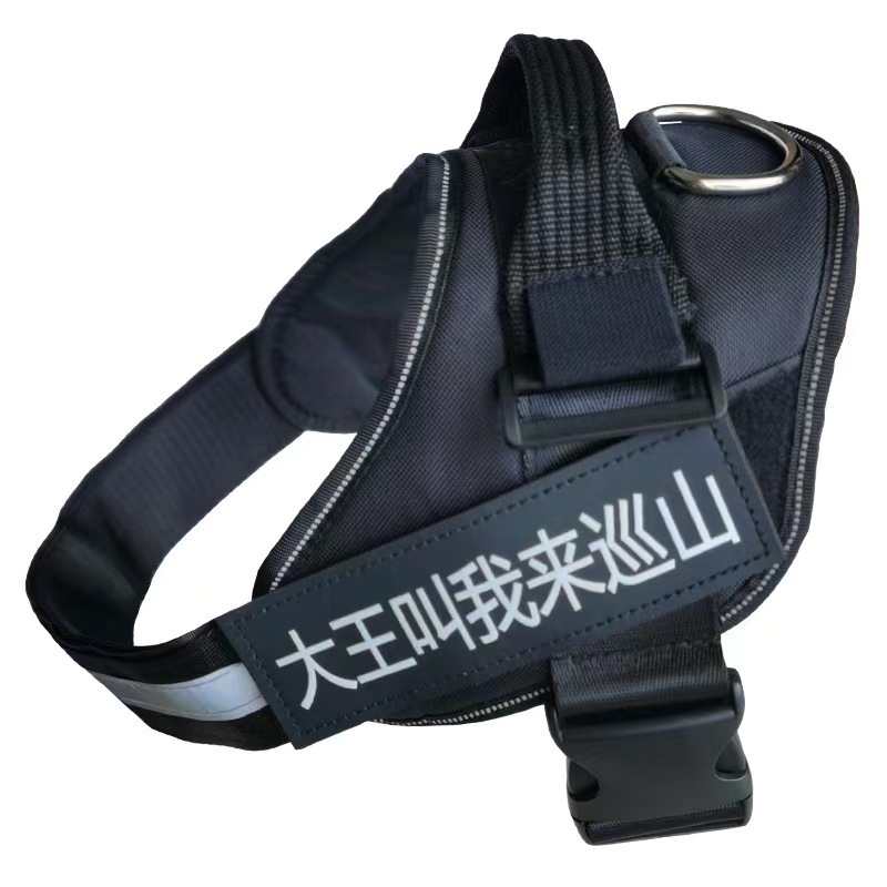 A big dog towed cord blast-proof seatbelt in a dog.