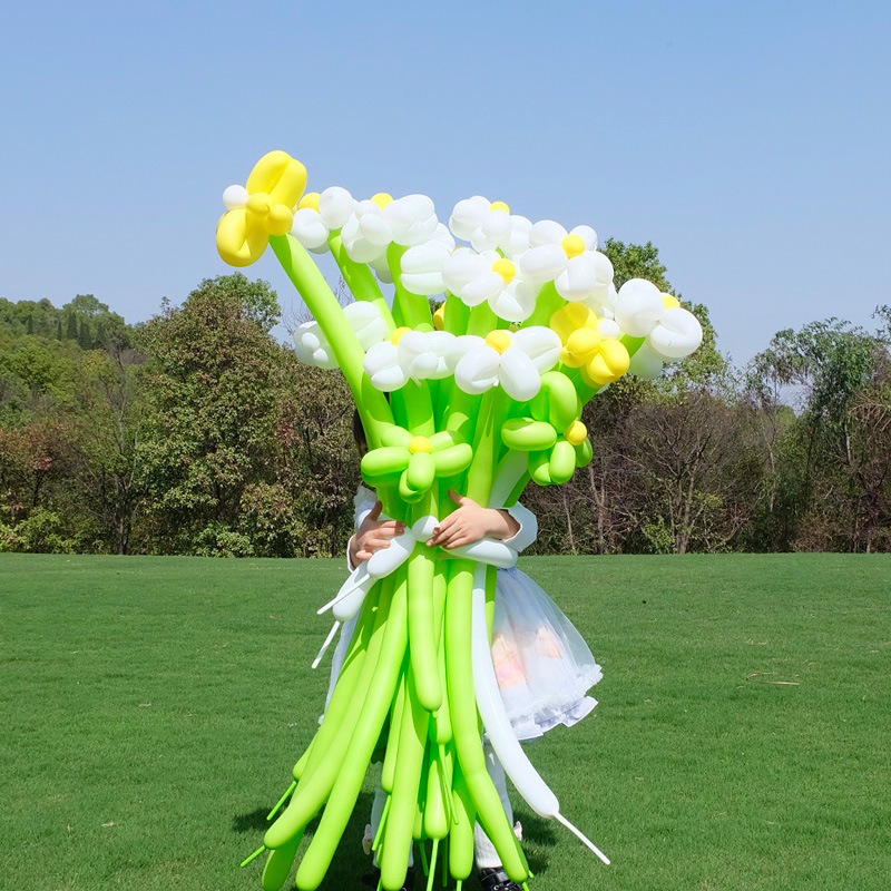 Web-based red-ins rose-forming balloon flowers with decorative diy materials for the birthday scene