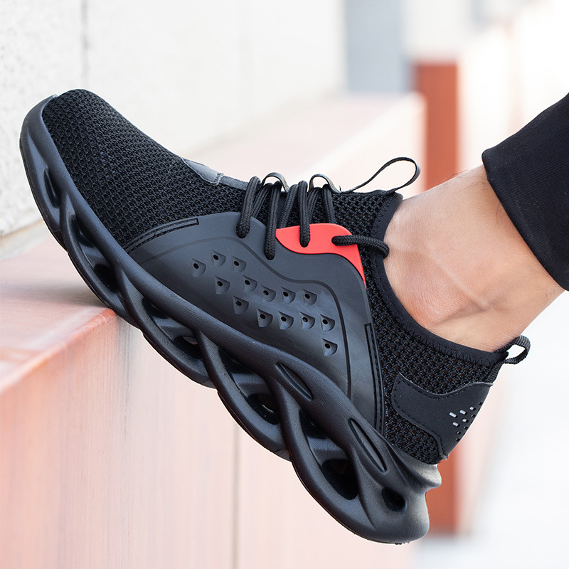 Summer airtight shoes protected against piercing steel buns.