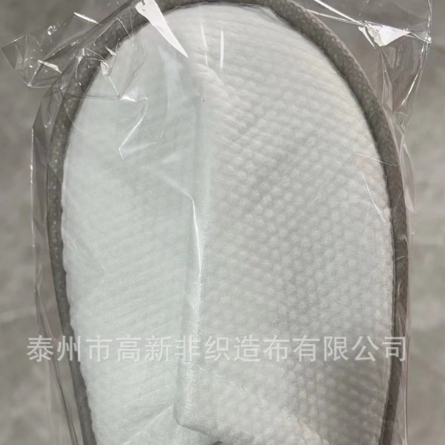 One-time slippers of 179 cm at the All-Stairway Hotel.