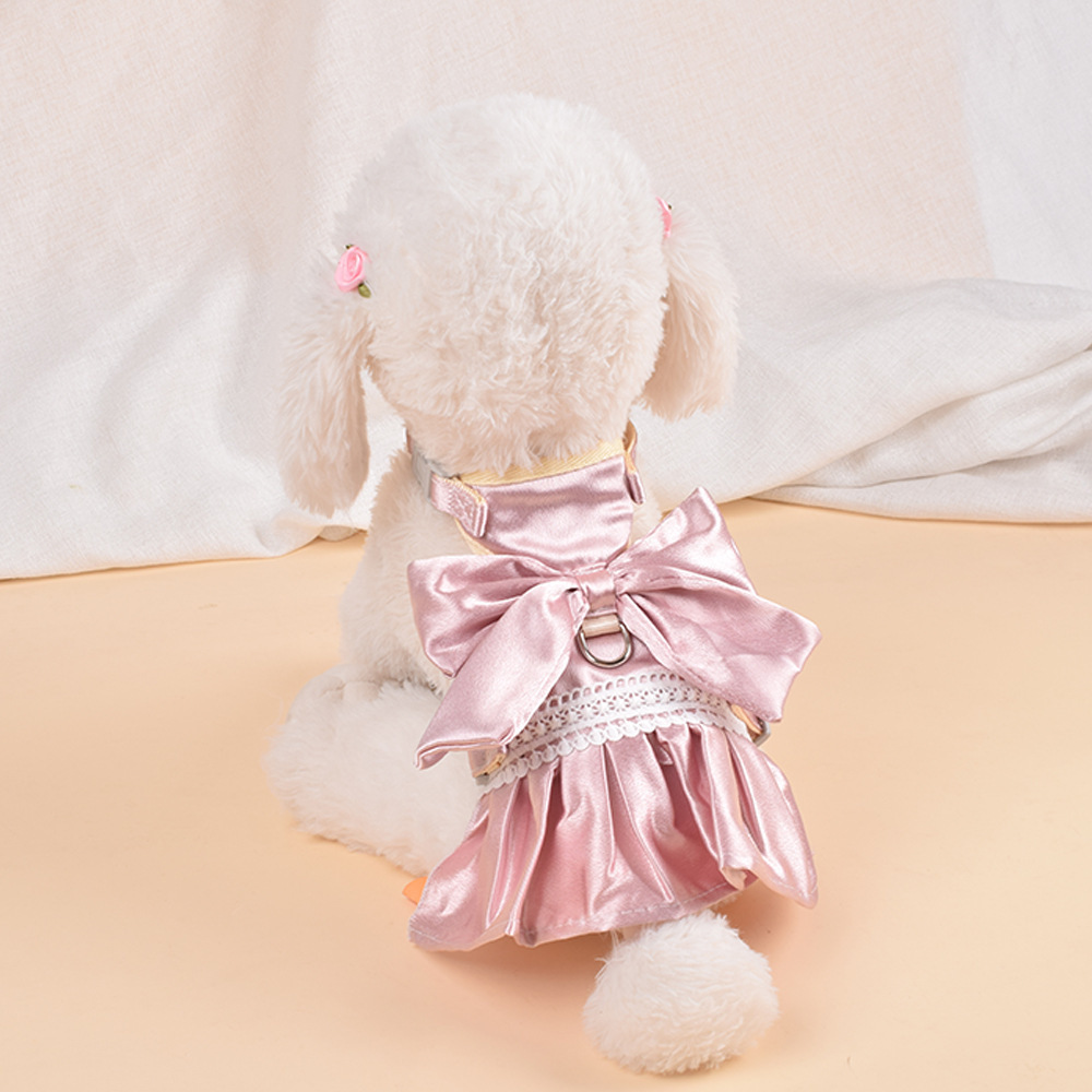 A cross-border twirling princess skirt pet tie a large bow tie to regulate the wholesale distribution of pets for cat-tweed clothes.