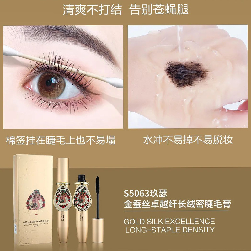 Quần áo bằng vàng, lụa, những cuộn dài mascara, không trang điểm.