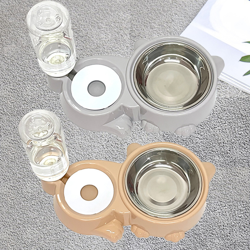 Ăn thịt mèo, tắm mèo, uống nước mà không có miệng ướt.