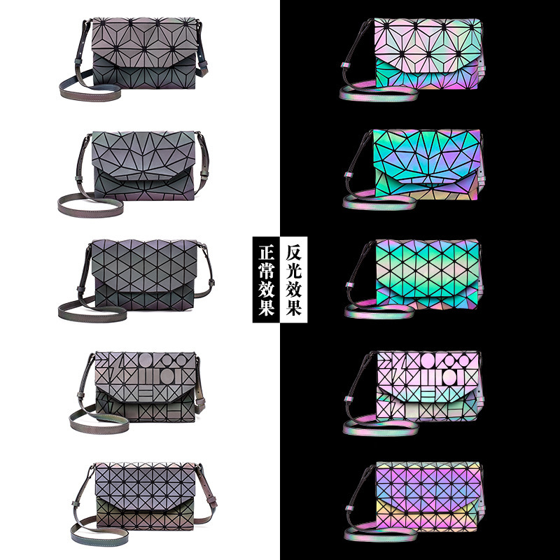 Envelope bag, night-light triangle, one hand-out of 2022 new cross-border fashion makeup bag.