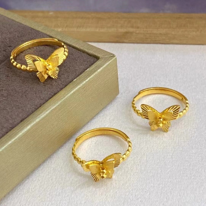 A 5G gold butterflies ring of 999 pegs for a girlfriend.