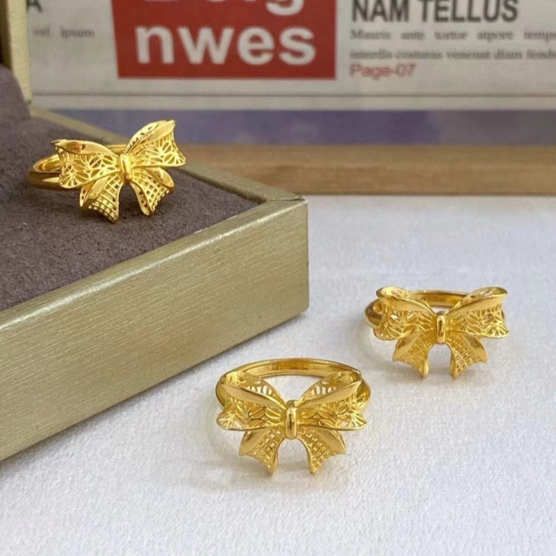 A 5G gold butterflies ring of 999 pegs for a girlfriend.