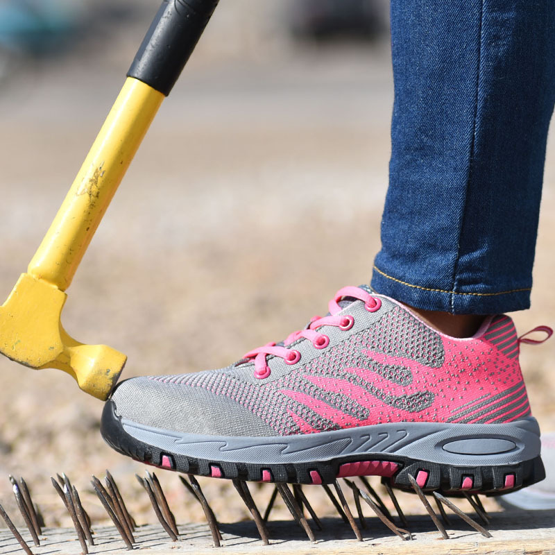 The new lady, the safety shoes, the safety shoes, the safety shoes, the safety of the rubber-weave, the safety of the steel head, the safety of the work shoes.