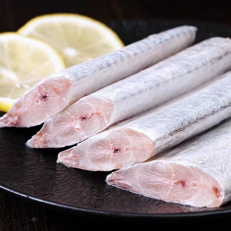 토시야마의 손으로 물고기, 흰 바다 물고기, 검은 색 물고기, 큰 바다 물고기, 노란색 물고기.