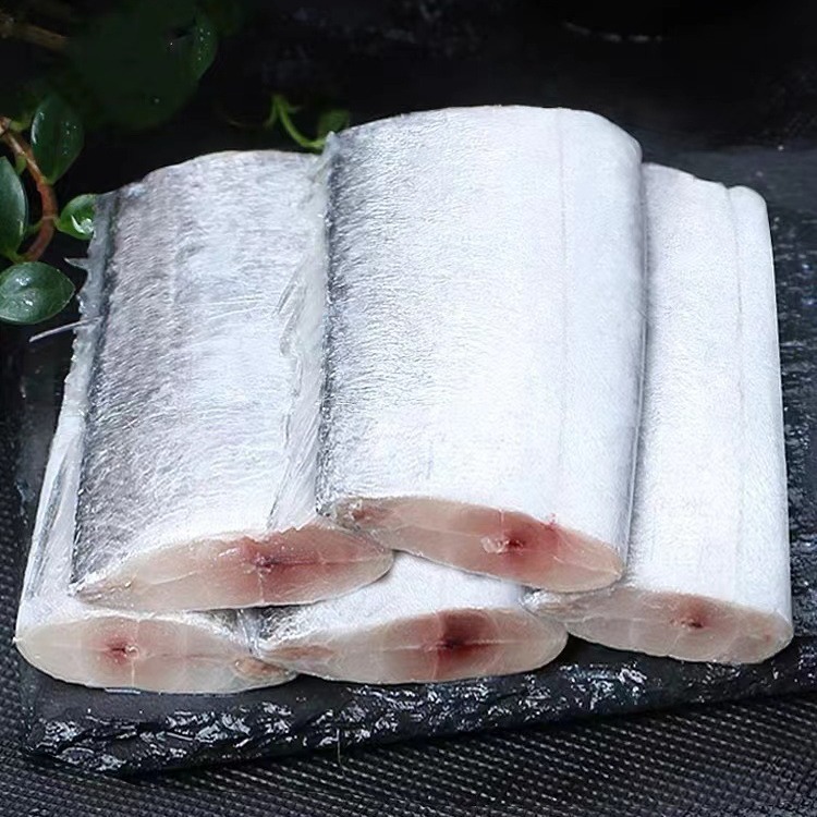 토시야마의 손으로 물고기, 흰 바다 물고기, 검은 색 물고기, 큰 바다 물고기, 노란색 물고기.