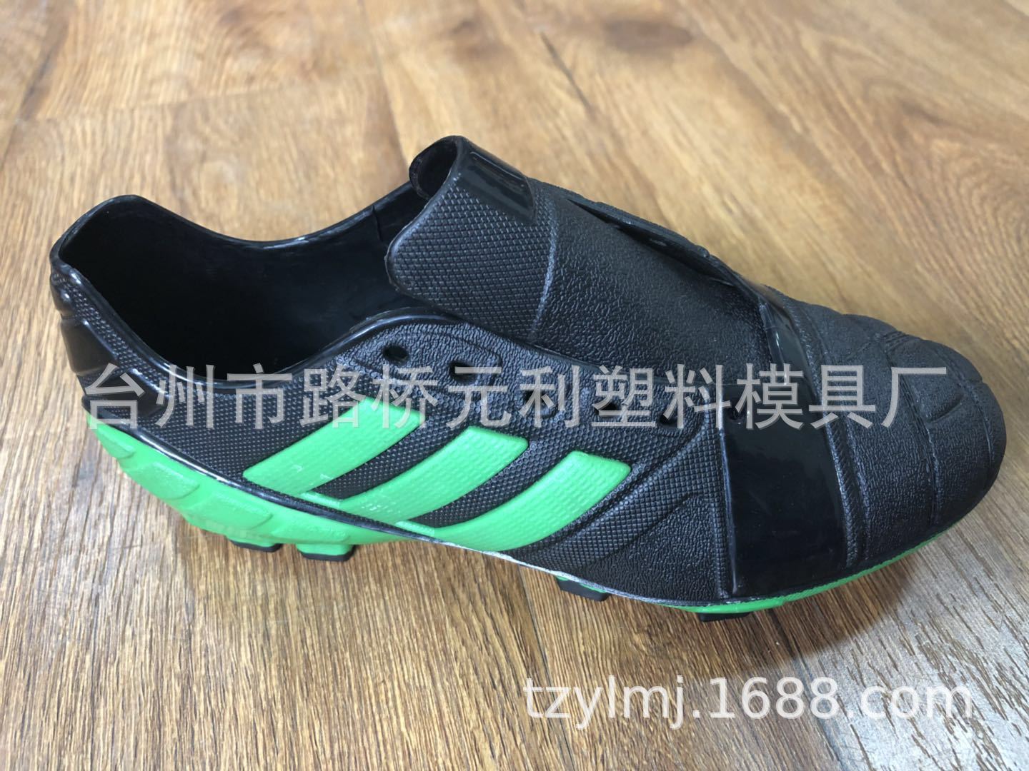 CNC processed steel steel shoe molds, shoe molds, double-colour football shoe molds