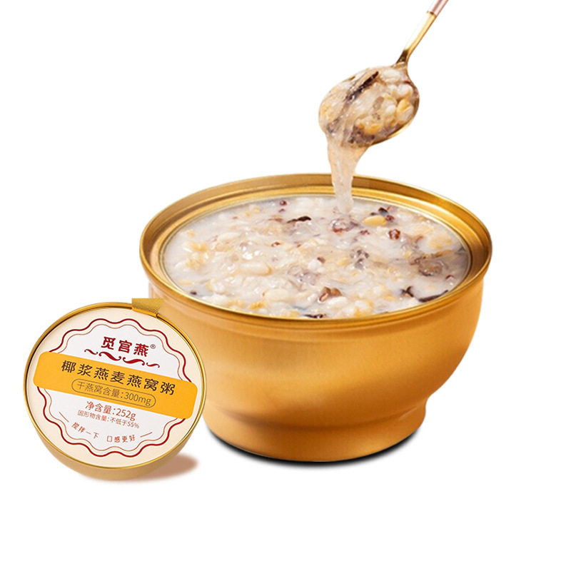 Bột yến mạch sẵn sàng đi đến tai nước dừa bạc.