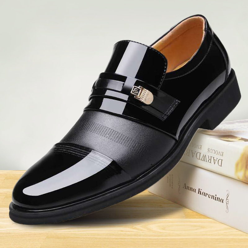 Cross-border wholesale man's new sandals.