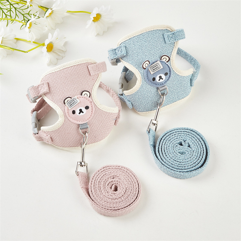 The pet tow rope vests the cat's chest to protect him from the teddy bear.