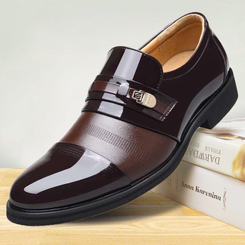 Cross-border wholesale man's new sandals.