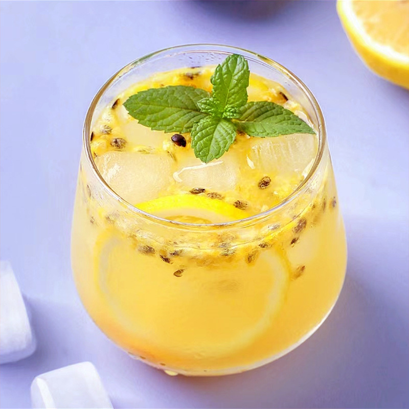 Trà nghệ tây chanh cam, trà hoa quả mùa hè lạnh vỡ, và nhà máy bán rất nhiều tiền mặt cho một đợt giao hàng.
