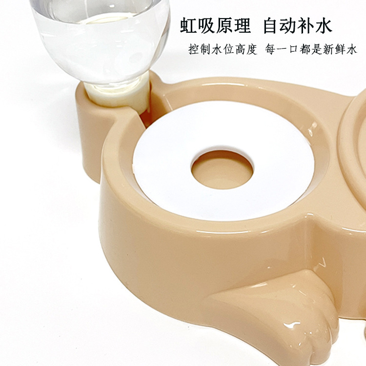 Ăn thịt mèo, tắm mèo, uống nước mà không có miệng ướt.